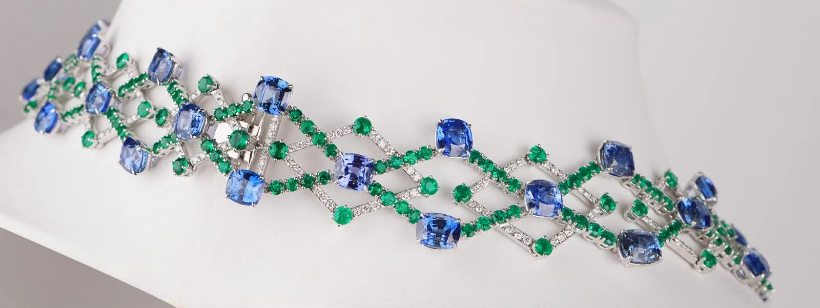 94.65 / 30.67 cts Blue Sapphire with Emerald Necklace (ENQUIRE)